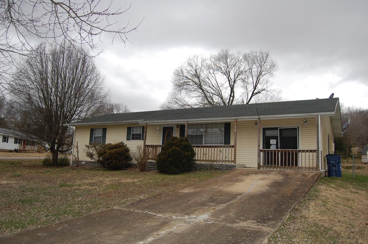 117 N Locust, Lead Hill, AR 72644 MLS 120904 VRM Properties